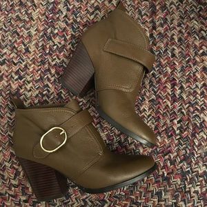 Cole Haan Size 7 Leather Booties